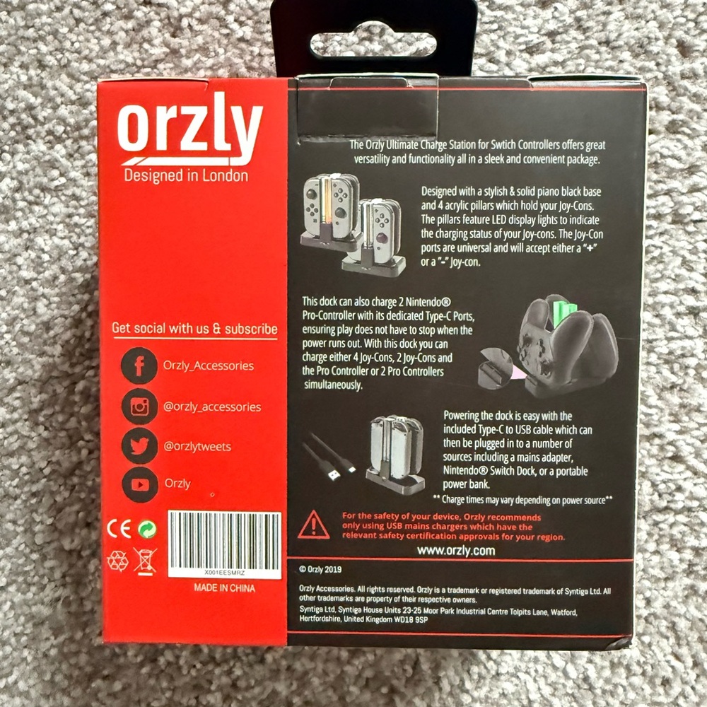 Orzly Ultimate Charge Station for Switch Controllers - Black & Red - Picture 4 of 4